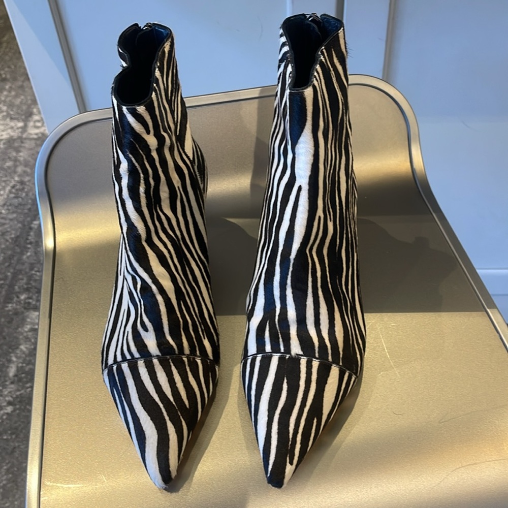 SOLD!!!! ALEXANDRE BIRMAN PONY HAIR ZEBRA PRINT ZIP BOOTIE. 39.5 - Picture 3 of 11